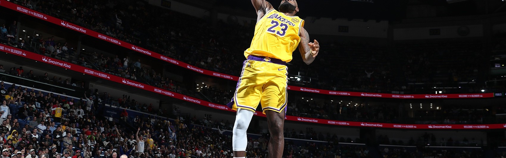 打得很稳！詹姆斯首节6中3拿到6分2板6助1帽 0失误&amp;正负值+10