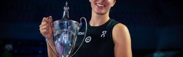 v体育-最后一个月大逆袭！斯瓦泰克首夺总决赛重回第一