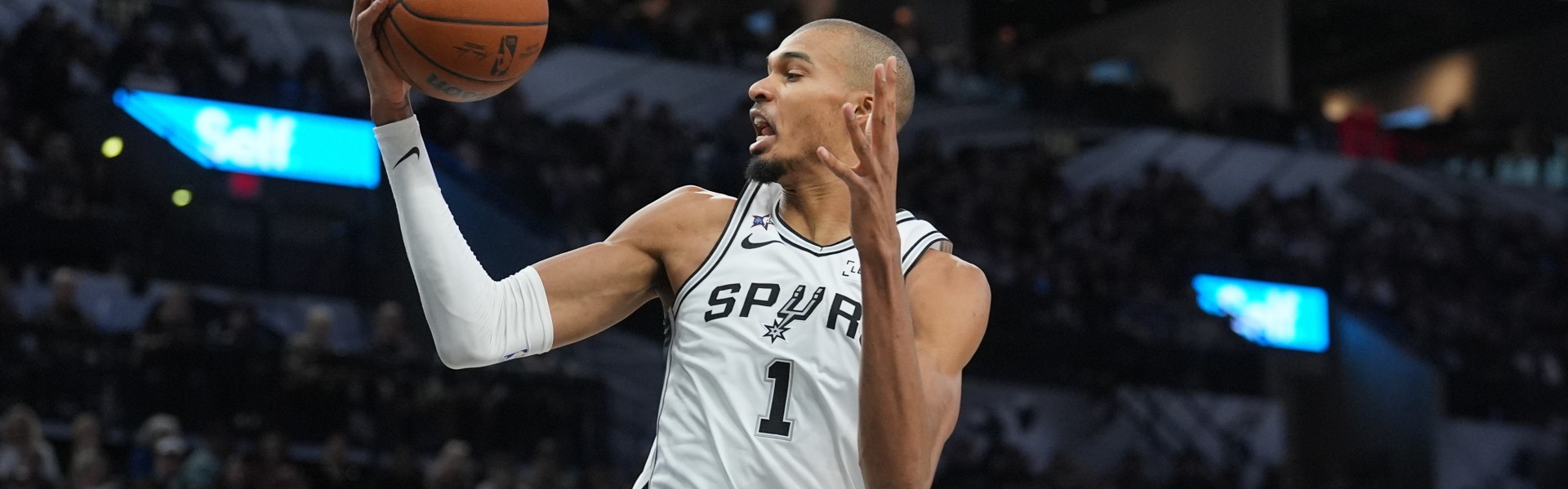 v站体育-统治级表现！文班亚马上半场16分钟9投7中&amp;三分6中5 轰下20分6板